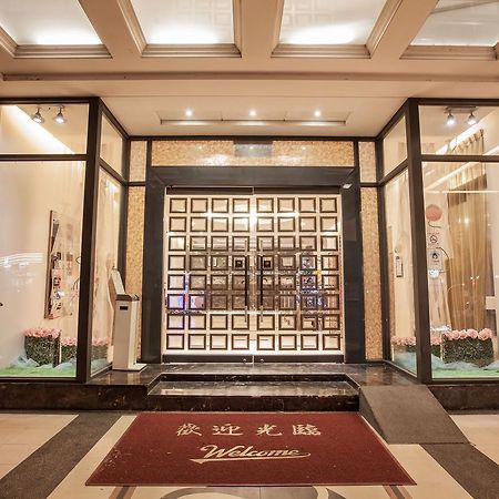 Mila Hotel Taichung Extérieur photo