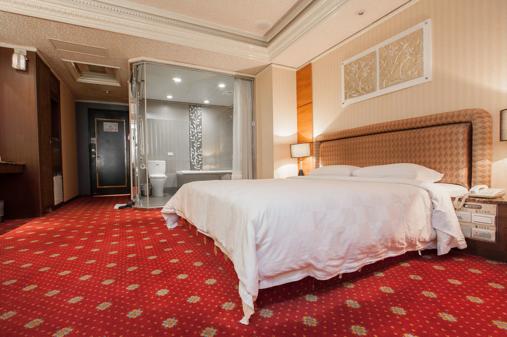 Mila Hotel Taichung Extérieur photo