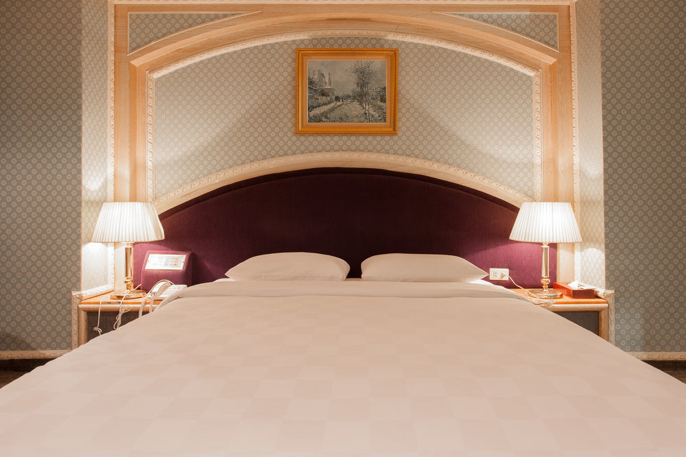 Mila Hotel Taichung Extérieur photo