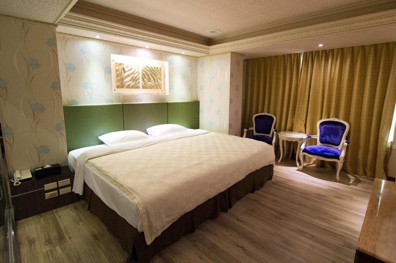Mila Hotel Taichung Extérieur photo