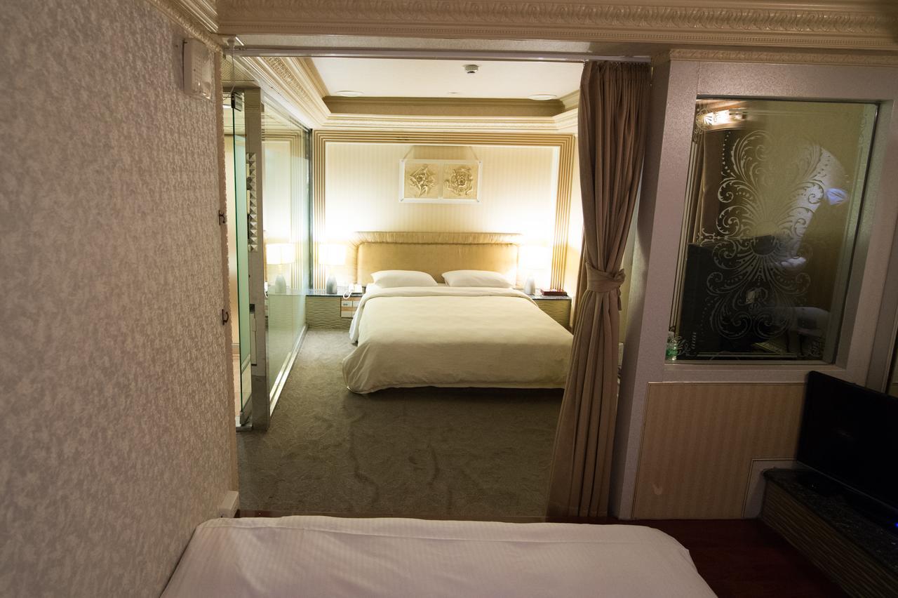 Mila Hotel Taichung Extérieur photo