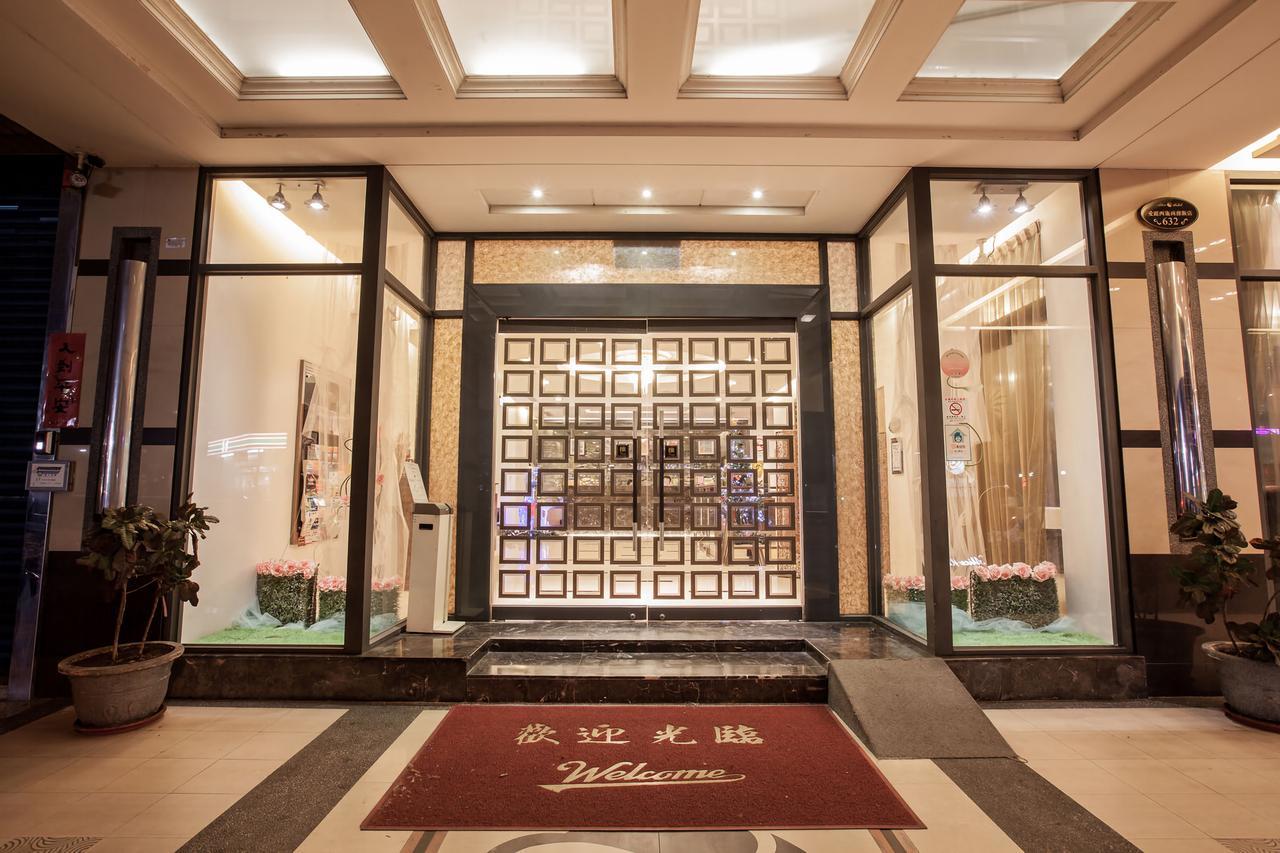 Mila Hotel Taichung Extérieur photo