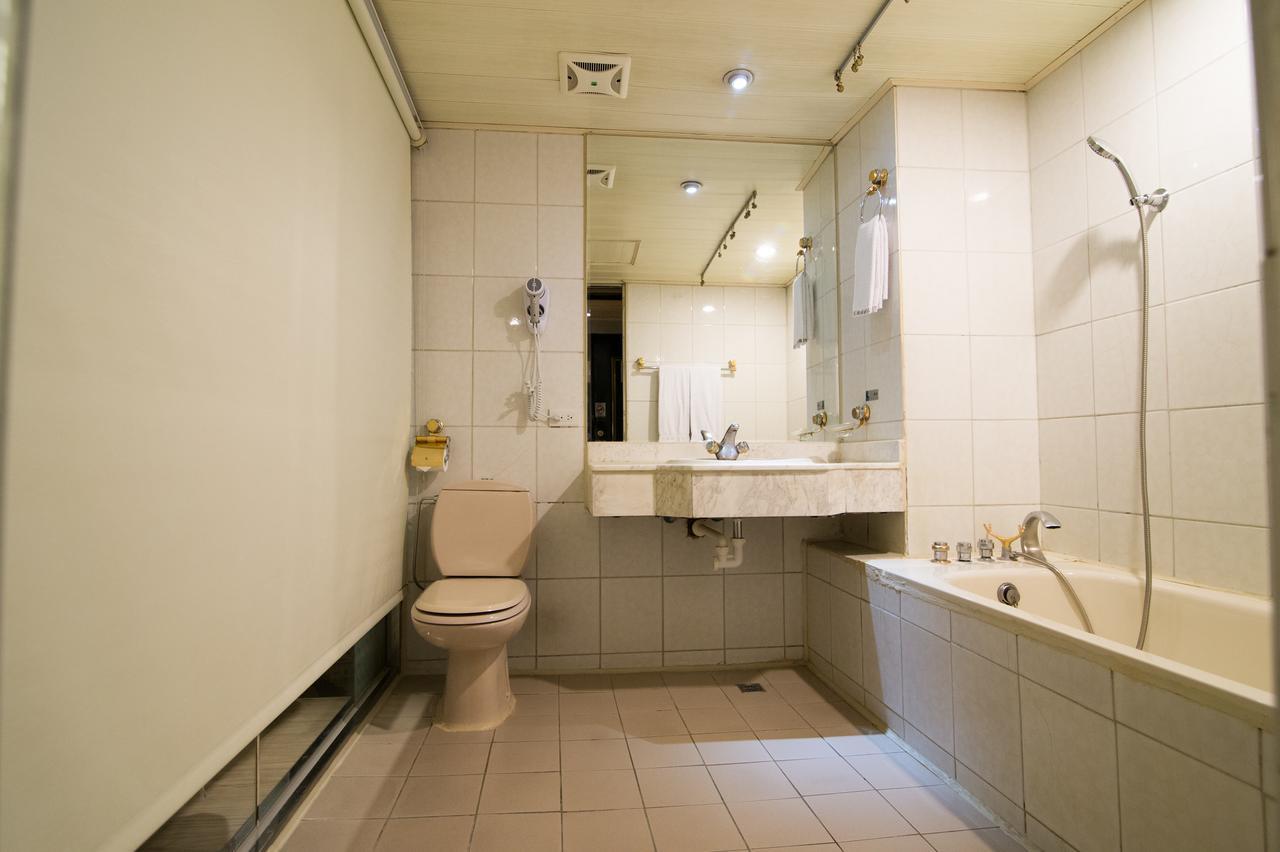 Mila Hotel Taichung Extérieur photo
