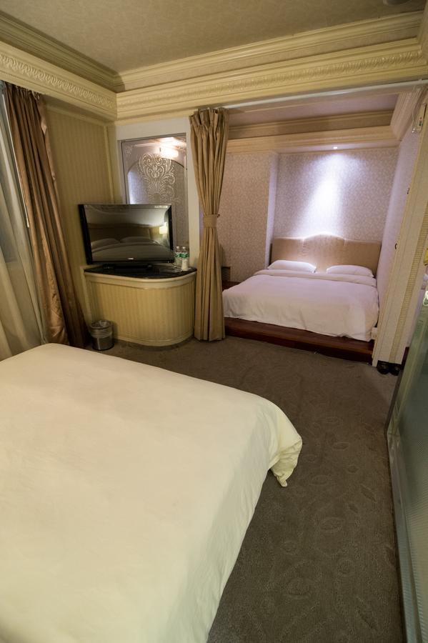 Mila Hotel Taichung Extérieur photo