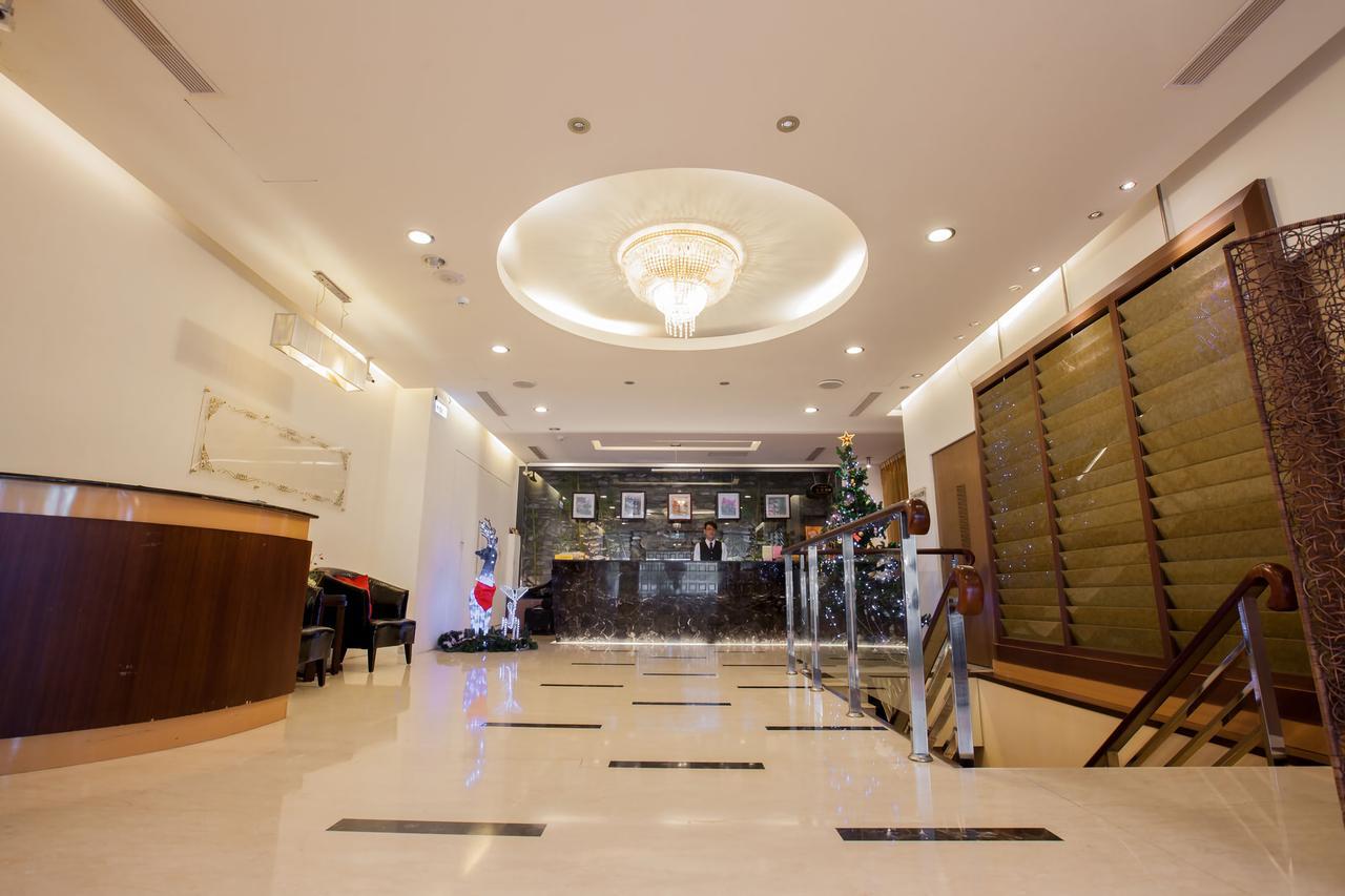 Mila Hotel Taichung Extérieur photo