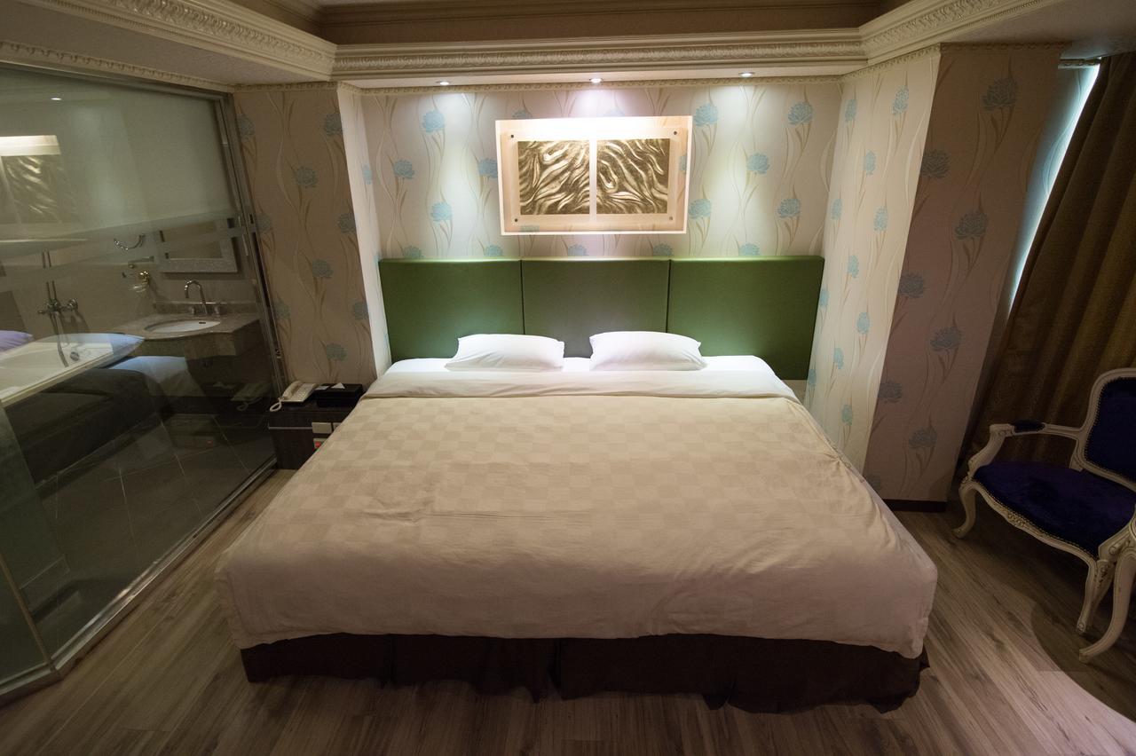 Mila Hotel Taichung Extérieur photo
