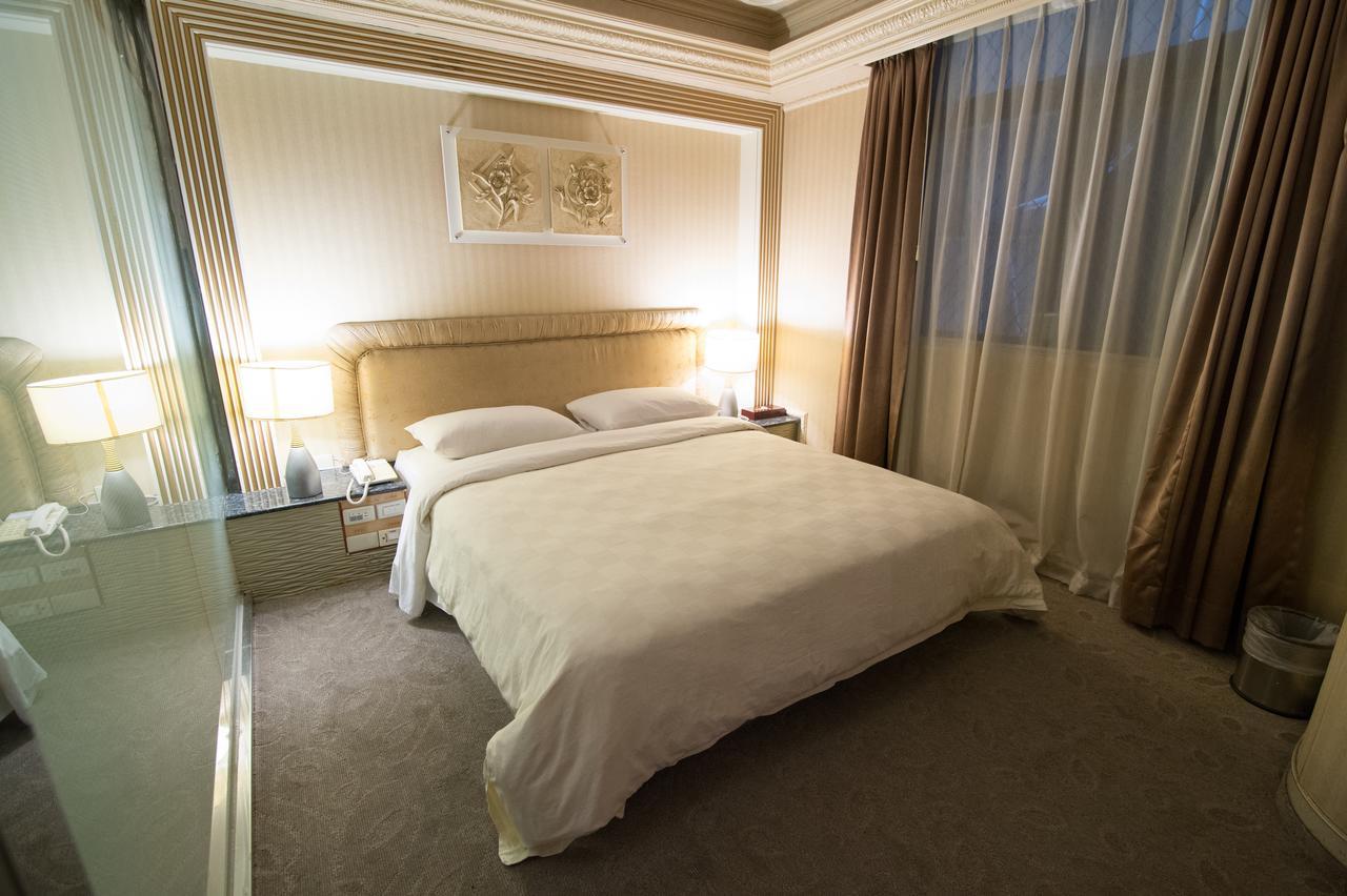 Mila Hotel Taichung Extérieur photo