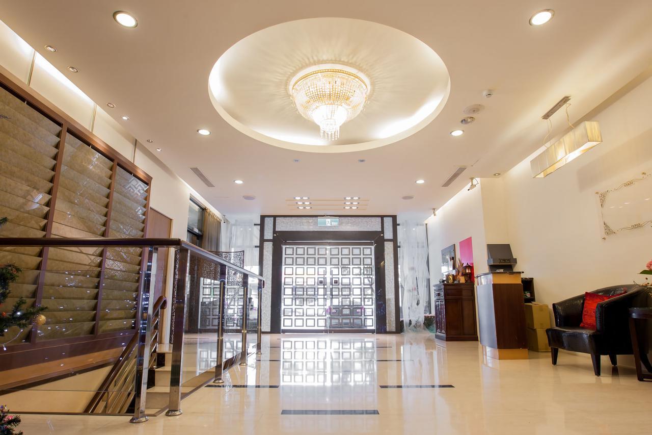 Mila Hotel Taichung Extérieur photo