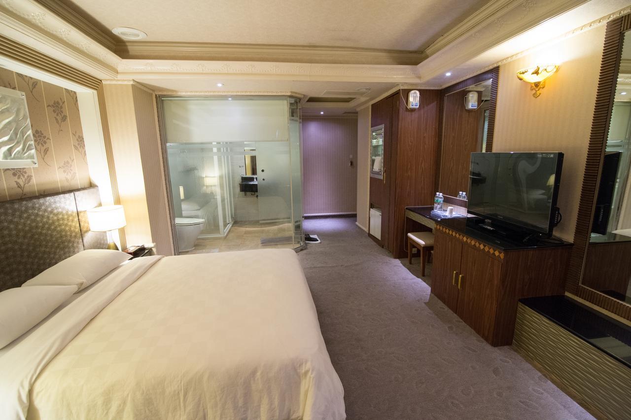 Mila Hotel Taichung Extérieur photo