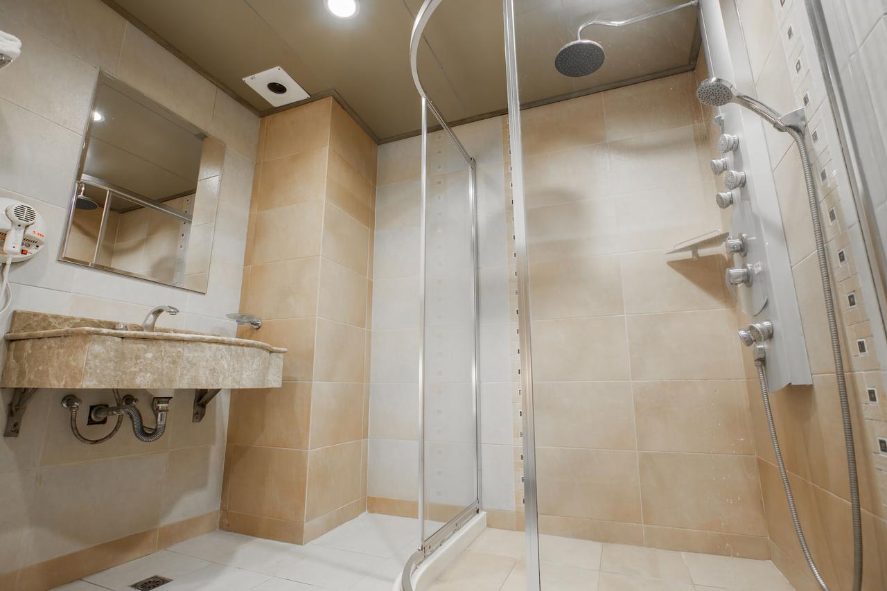Mila Hotel Taichung Extérieur photo